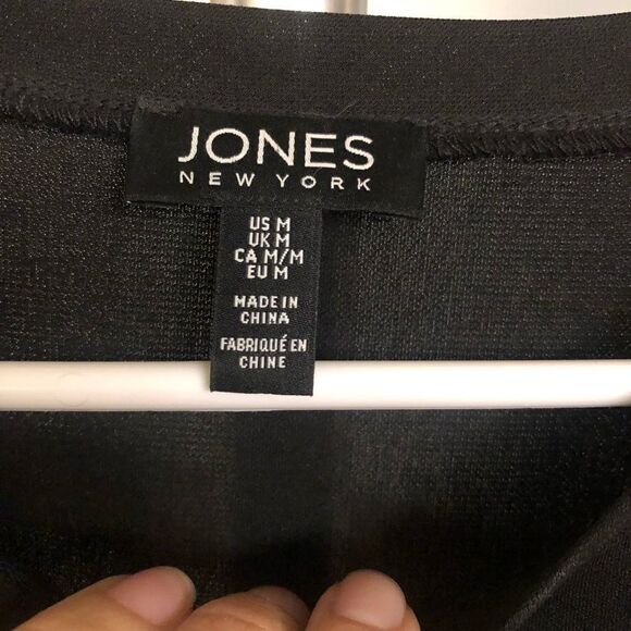 Jones NEW YORK Black Short Sleeve Blouse w/ Pretty Pleated Back / Sz M - Picture 4 of 5